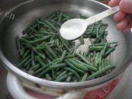 好吃的长豆角炒肉做法图解8)