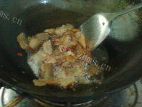 家常菜土豆片炒腊肉做法图解2)