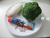 家常菜西兰花炒杏鲍菇做法图解1)