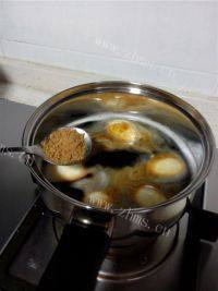 自制乡巴佬卤鸡蛋做法图解6)