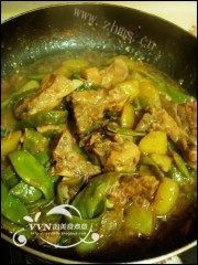 家常菜排骨油豆角炖土豆