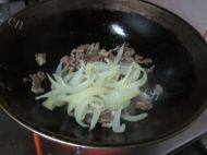 简单的圆葱炒牛肉做法图解8)