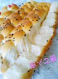 美味的辫子面包做法图解10)