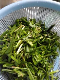 唇齿留香的韭菜炒鸡蛋做法图解2)