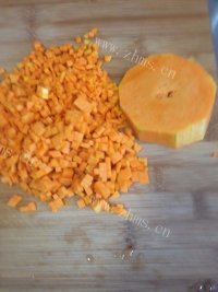 色泽鲜亮的南瓜粥做法图解1)