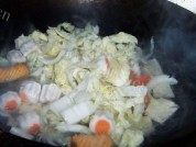 美味的白菜豆腐鱼丸汤做法图解3)