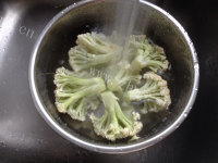 美味的干煸花菜做法图解2)