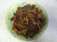 家常菜茶树菇红烧肉