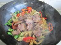炒菜腊肉炒面筋做法图解9)