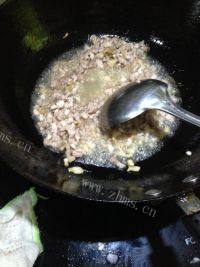 美味的萝卜丝炒肉做法图解2)