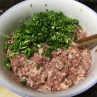 可口的韭菜饺子做法图解4)