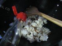 美味腊肠炒饭做法图解6)