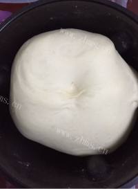 自制牛奶豆沙包做法图解3)
