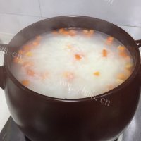 海鲜砂锅粥做法图解4)
