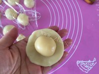 简单的鲜肉榨菜月饼做法图解4)