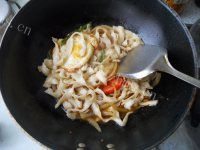 美味的鸡蛋蔬菜刀削炒面做法图解11)