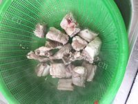 滋补的清炖排骨做法图解3)