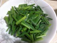 家常菜韭菜花炒肉丝做法图解1)