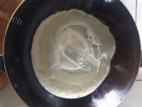 美味的软香鸡蛋饼做法图解4)