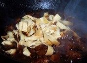 家常菜五花肉烧千张