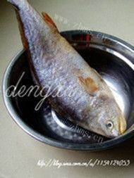 家常菜黄花鱼炖豆腐做法图解1)