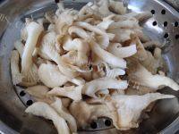 「美味可口」平菇炒肉做法图解1)