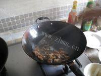 营养丰富的彩椒炒肉做法图解7)