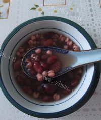 五味俱全的红豆薏米汤做法图解5)
