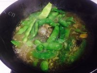 可口的豆角炖粉条做法图解5)