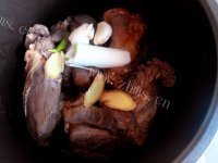 色味俱佳的酱牛肉做法图解8)