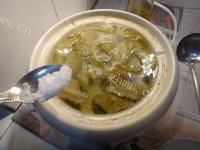 色味俱佳的苦瓜排骨汤做法图解4)