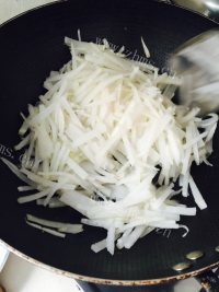 好吃的萝卜丝炒肉做法图解2)