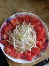 美味的西红柿菠菜鸡蛋汤做法图解1)