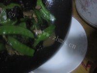 味道不错的荷兰豆炒肉片做法图解10)