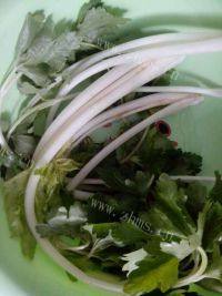 家常菜香芹炒腊肉做法图解1)