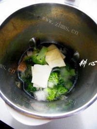 家常菜西兰花浓汤做法图解5)