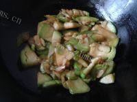 家常菜炒茄片做法图解4)
