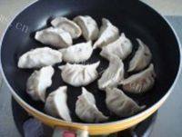 自制韭菜鸡蛋煎饺做法图解6)