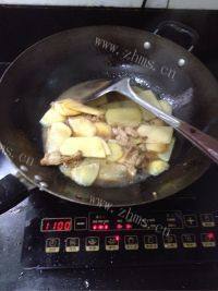 口感极佳的土豆炒肉片做法图解4)