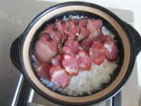 美味的腊味煲仔饭做法图解7)