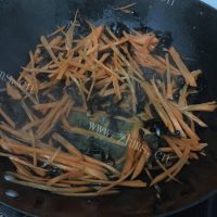 好吃的云耳胡萝卜肉丝做法图解4)
