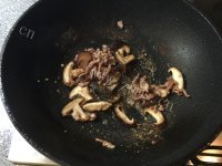 美味可口的香菇西兰花炒肉丝做法图解5)