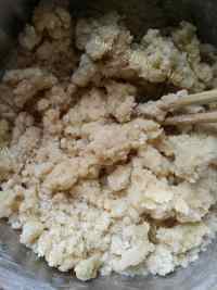 美味的红豆花生玫瑰酥饼做法图解3)