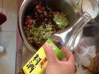 口感极佳的白菜猪肉包子做法图解8)