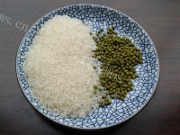 色泽鲜亮的绿豆粥做法图解1)