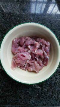 美味的榨菜肉丝做法图解1)