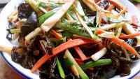 莲藕木耳泡菜炒做法图解13)
