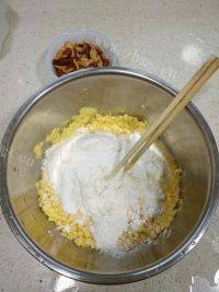 美味的红枣玉米发糕做法图解5)