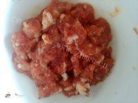 家常菜肉末炒豌豆做法图解2)