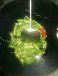 美味的辣椒炒韭菜做法图解3)